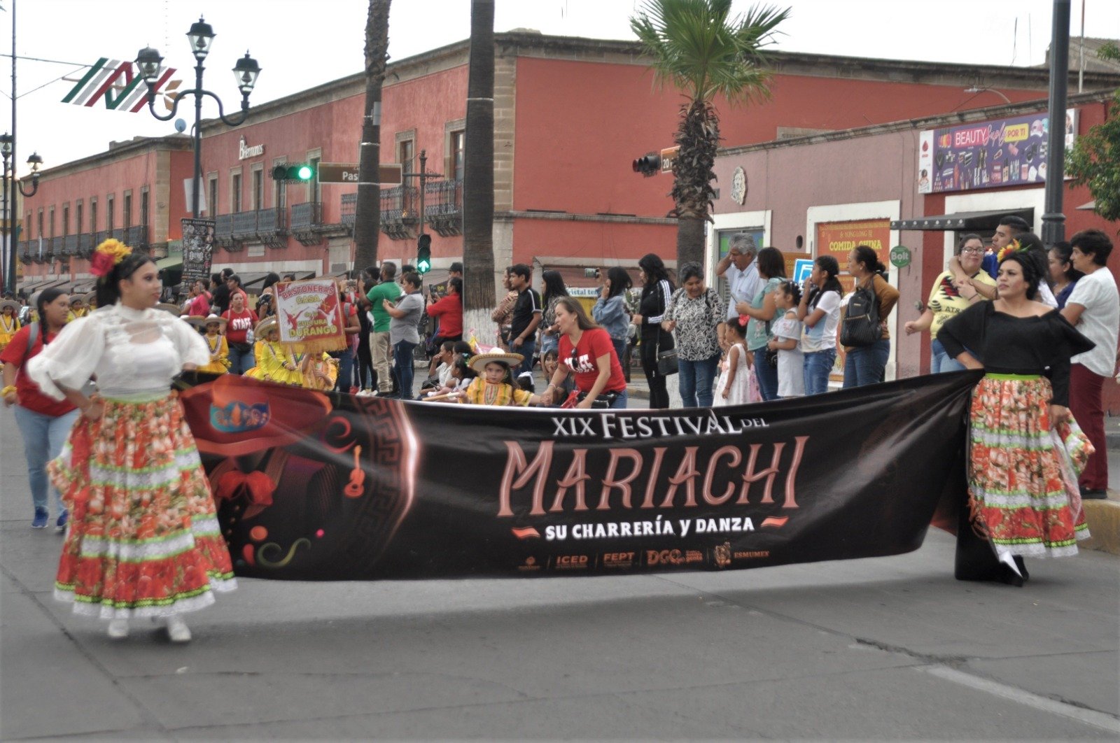 Duranguenses disfrutaron del Festival del Mariachi, su Charrería y su